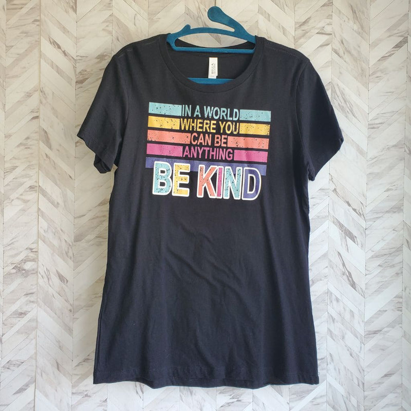 Load image into Gallery viewer, Birdie &amp; Roe Be Kind Tee, sz Large Black
